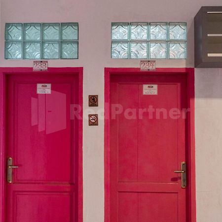 Asri Residence Near Jalan Iskandar Muda Medan Mitra Reddoorz Bagian luar foto