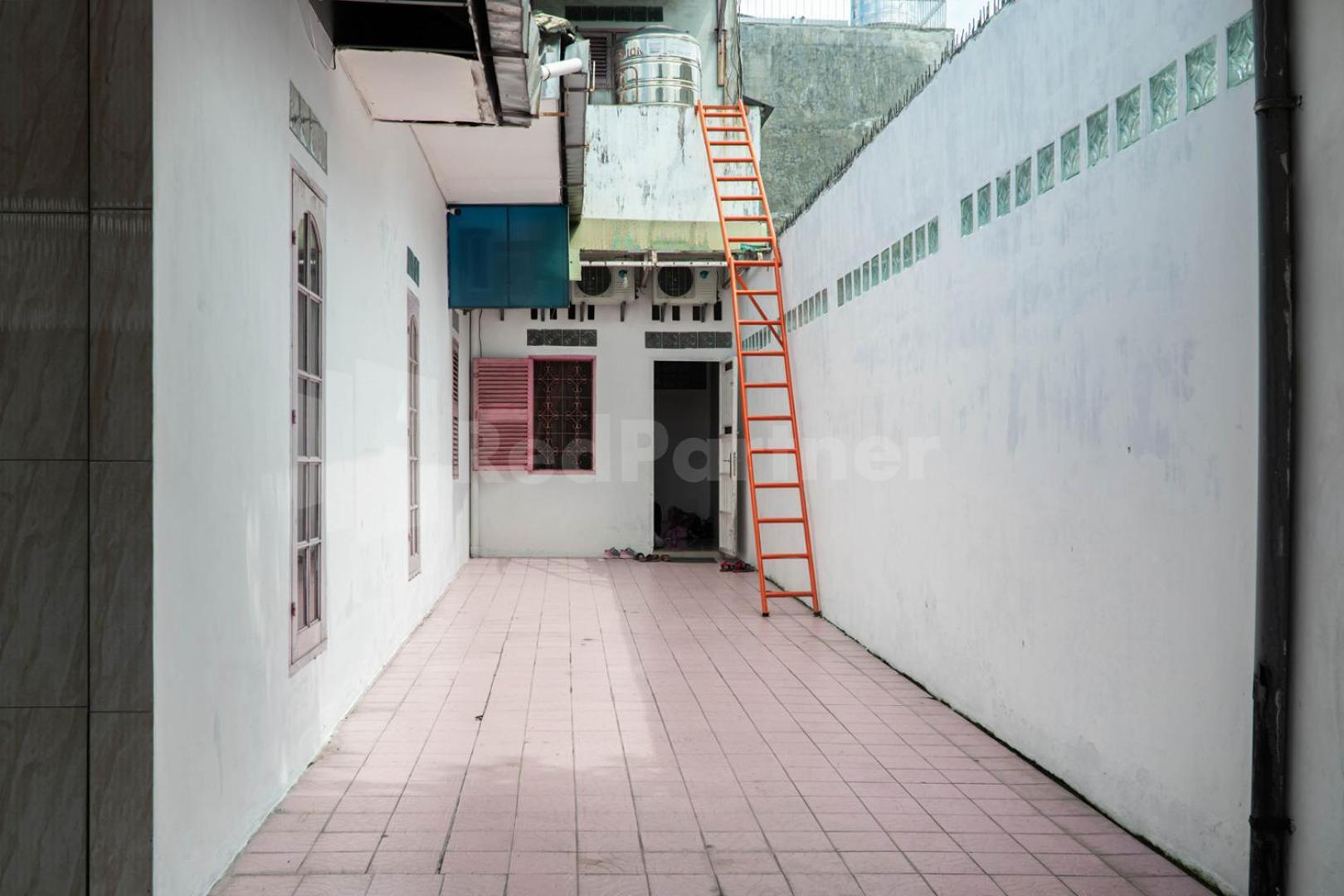 Asri Residence Near Jalan Iskandar Muda Medan Mitra Reddoorz Bagian luar foto